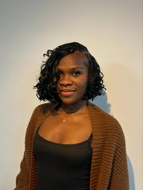 Klant van Afro Curls met natuurlijke krullen na een natural hair care behandeling